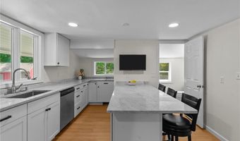 31 Brookside Dr, North Smithfield, RI 02896