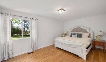 318 Windyoak Dr, Ballwin, MO 63021