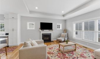 46 Somerset Cir, North Kingstown, RI 02852