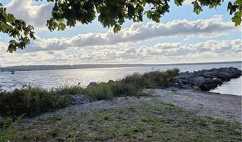 46 Steamboat St, Jamestown, RI 02835
