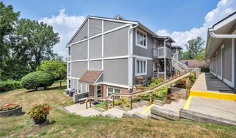 255 PORTAGE LAKES Dr, Akron, OH 44319
