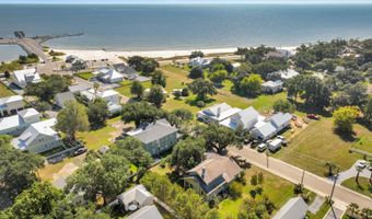 119 Washington St, Bay St. Louis, MS 39520