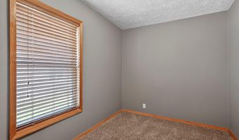 134 W College St, Aurora, MO 65605