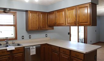880 W Mashie Ct, Angola, IN 46703