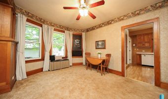 105 N 7th St, Beresford, SD 57004
