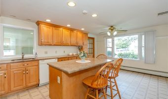 200 Princess Ave, Cranston, RI 02920