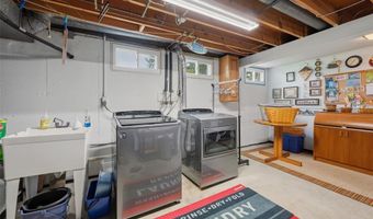 409 Mayfair Dr, Ballwin, MO 63011