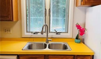 4 Reed Pl, East Greenwich, RI 02818