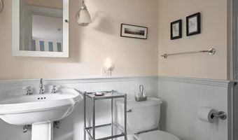 20 Lincoln St, Jamestown, RI 02835