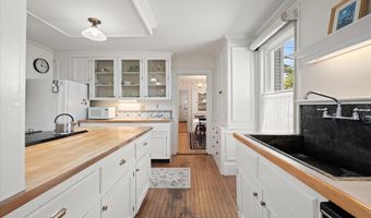 89 Parkview Ave, Bangor, ME 04401