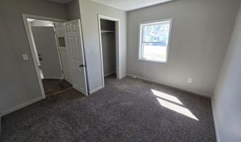 213 W College St, Aurora, MO 65605