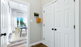 22530 FOREST RUN Dr, Ashburn, VA 20148