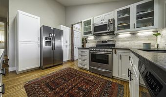 1000 Ivy Ln, Ashland, OR 97520