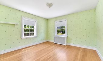 172 Hoyt Ave, East Providence, RI 02916