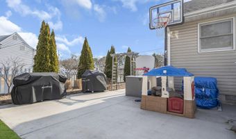 1400 Mizzen Ave, Beachwood, NJ 08722
