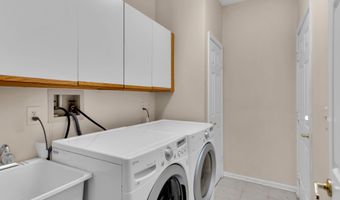 172 Sylvan Lake Blvd, Bayville, NJ 08721