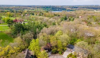 3949 Waldenwood Dr, Ann Arbor, MI 48105
