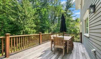 15 Queens Ln, Darien, CT 06820