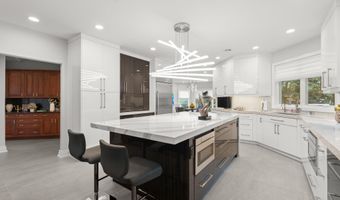 284 Park Ave, Oakhurst, NJ 07755