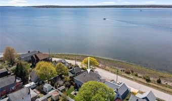 15 Shore Dr, Barrington, RI 02806