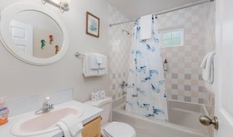 461 S Home Ct, Rockaway Beach, OR 97136