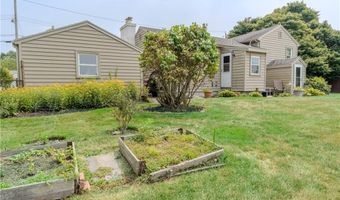 8 Spruce Ave, Middletown, RI 02842