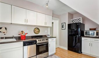 60 Division St, Newport, RI 02840