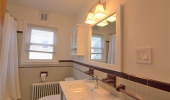 5 Holten Ave, Newport, RI 02840