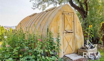 89 W Rocky Rd, Cody, WY 82414