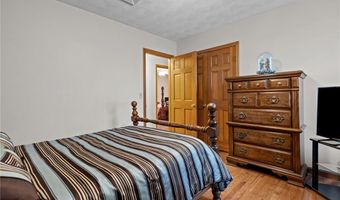 3 Betsy Dr, Bristol, RI 02809