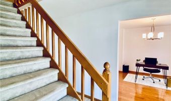 869 MOSS CANYON Dr, Amherst, OH 44001