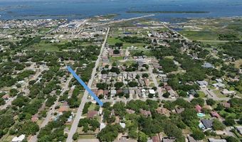 1402 S Saunders St, Aransas Pass, TX 78336