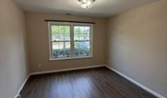 402 Wedgewood Cir, Belford, NJ 07718