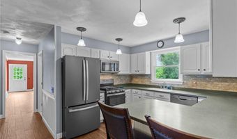 43 Peckham Pl, Bristol, RI 02809
