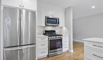 5 S Windsor Dr, Arlington Heights, IL 60004