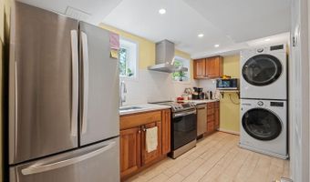 5929 AVON Dr, Bethesda, MD 20814