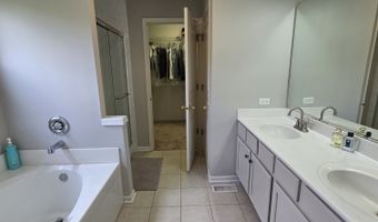 14 Parkside Ct 14, Algonquin, IL 60102