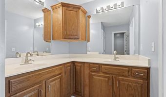 1323 N 158th Ct, Basehor, KS 66007