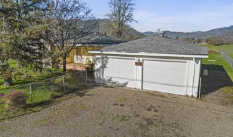 7385 Maple Ln, Central Point, OR 97502