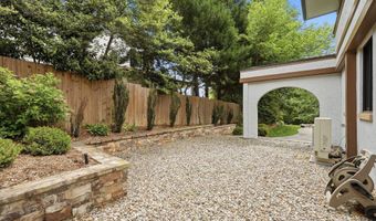 2817 24TH St N, Arlington, VA 22207