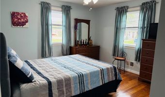 124 Zinnia Dr, Cranston, RI 02920