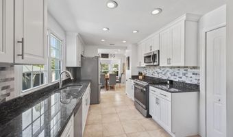 28 W Park Ave, Belford, NJ 07718