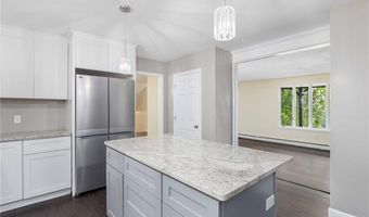 10 Abbott Valley View Dr, Cumberland, RI 02864