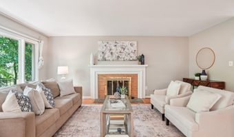 2647 S KENT St, Arlington, VA 22202