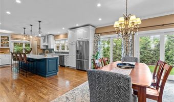 36 Ferry Ln, Barrington, RI 02806