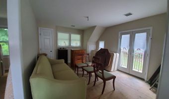 92 Compton St, Belford, NJ 07718