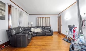 51 Oakland Ave, Cranston, RI 02910