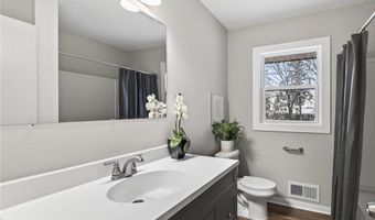 907 40th Ln, Anoka, MN 55303