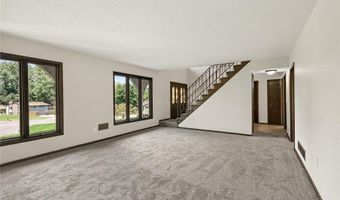 108 Hidden Meadow Rd, Apple Valley, MN 55124