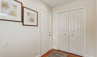 223 W Tanglewood Dr, Arlington Heights, IL 60004